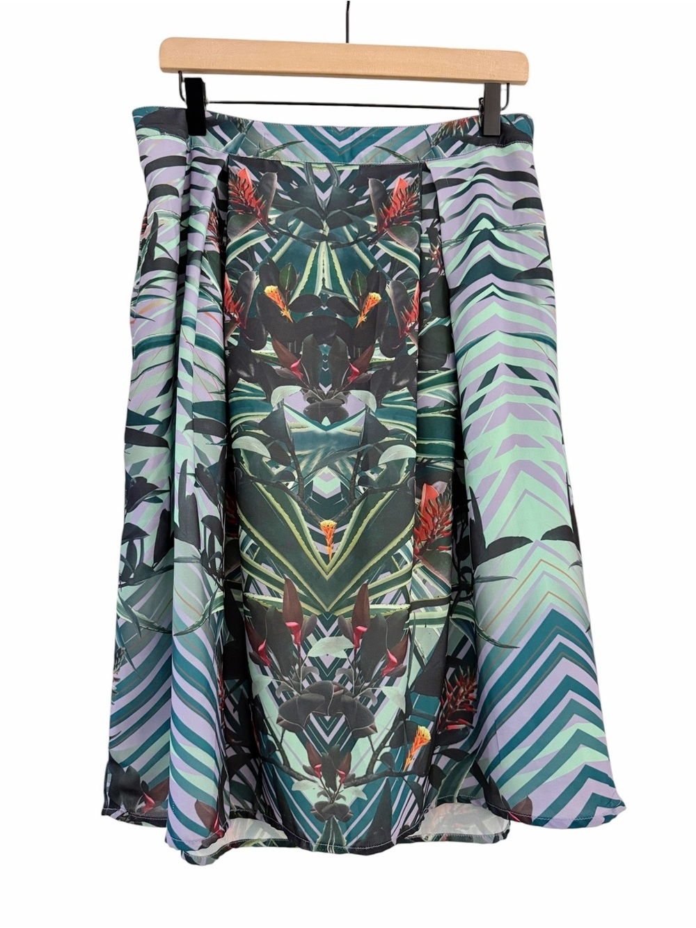 YAS Tropical Midi Skirt Size Medium